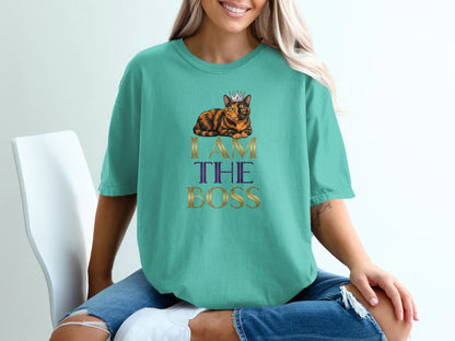 Teal t-shirt with cat wearing a crown and text "I AM THE BOSS".