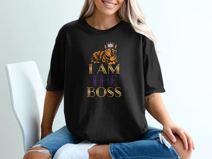 Black t-shirt with text "I AM THE BOSS" and a regal cat wearing a crown.