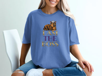 Purple t-shirt with cat wearing a crown and "I AM THE BOSS" text.