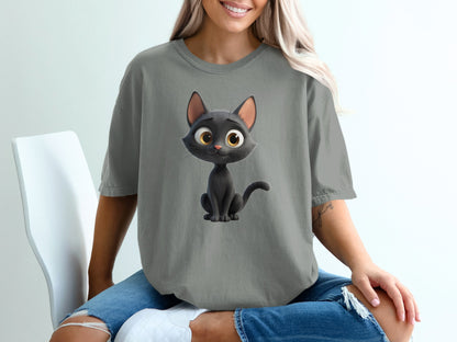 Cartoon black cat with big yellow eyes on a gray t-shirt.